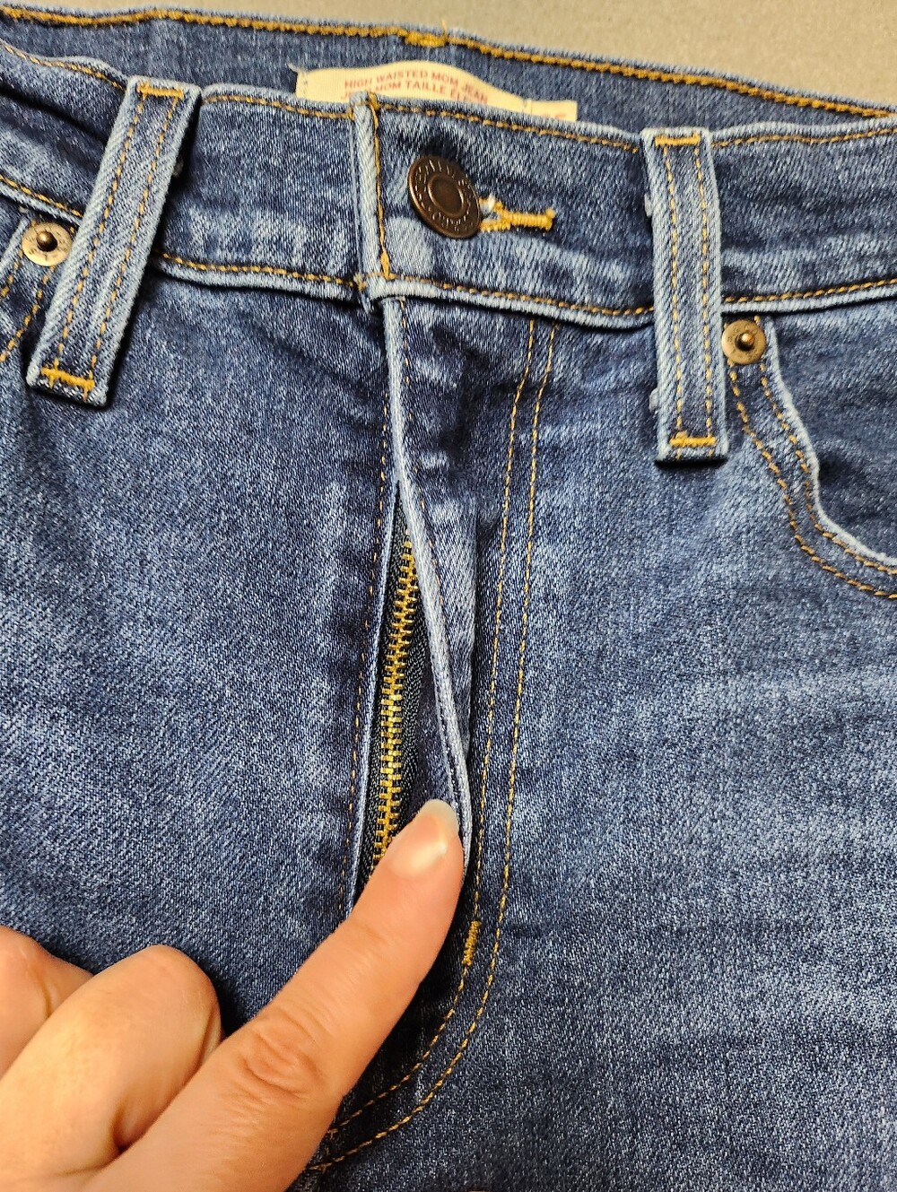 Levi’s High Waisted Mom Jean Classic High-Rise Blue Women's Jeans Sz 25 - Picture 4 of 12